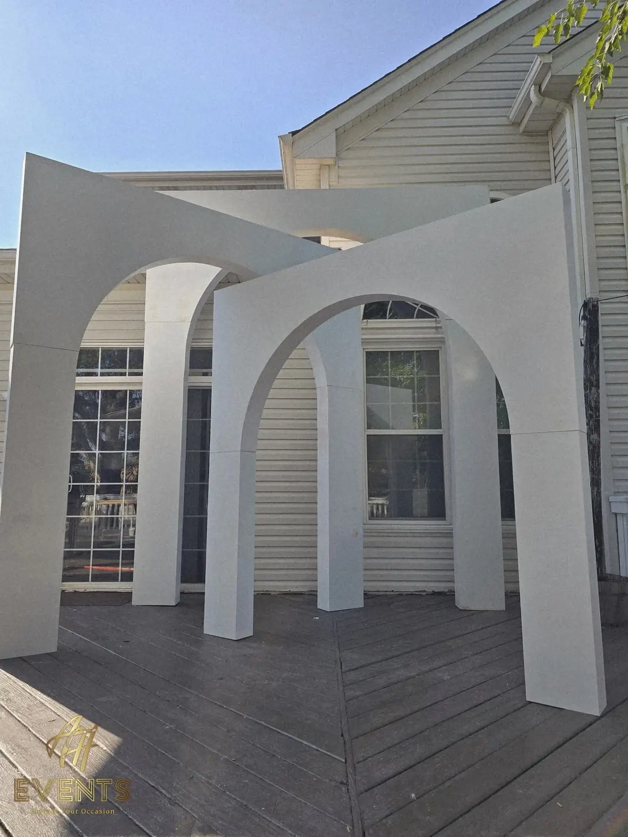 Volumetric Arc Suite — a custom sculptural backdrop built by AH Crafted.